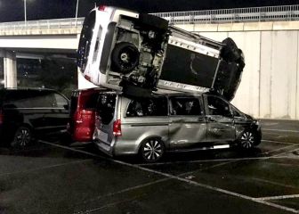 Roba una excavadora y destroza 50 furgonetas de Mercedes en Vitoria