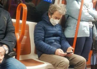 La imagen de Simón en el metro que se ha vuelto viral