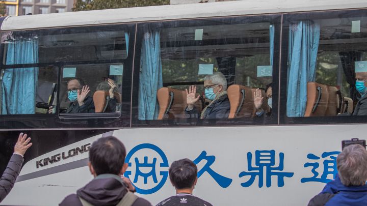 La OMS comienza su misión en Wuhan: familiares de las víctimas piden hablar con los expertos