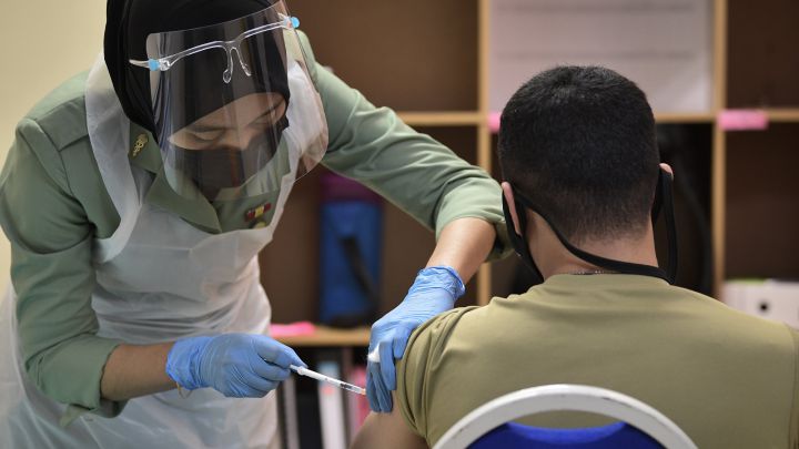 Coronavirus en España en directo: restricciones en Madrid y confinamiento | Última hora de vacunas, hoy