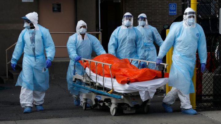Devastador efecto de la pandemia en EEUU: uno de cada tres ciudadanos perdió a alguien