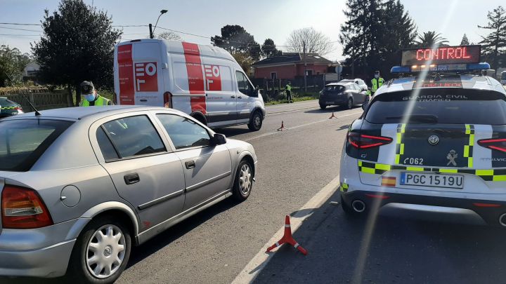 Mascarilla en el coche: en qué casos es obligatoria y de cuánto es la multa por no llevarla