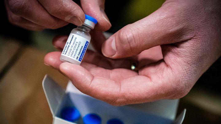 Pros y contras de Janssen: ¿cuáles son sus ventajas y qué efectos secundarios tiene?