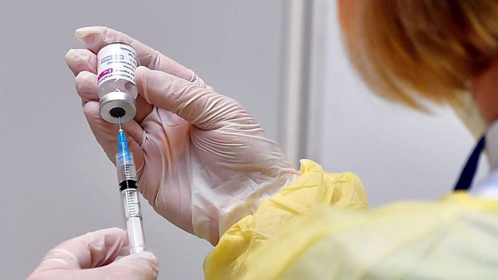 Coronavirus en España en directo: vacunas de Janssen y AstraZeneca | Restricciones y estado de alarma