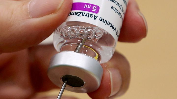 Los que hayan pasado la COVID recibirán sólo una dosis de AstraZeneca