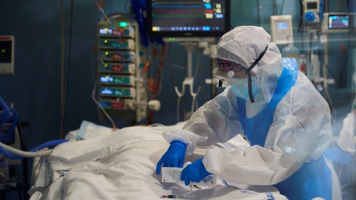 Un sanitario emociona en Twitter tras contar su historia con un niño de 3 años en coma