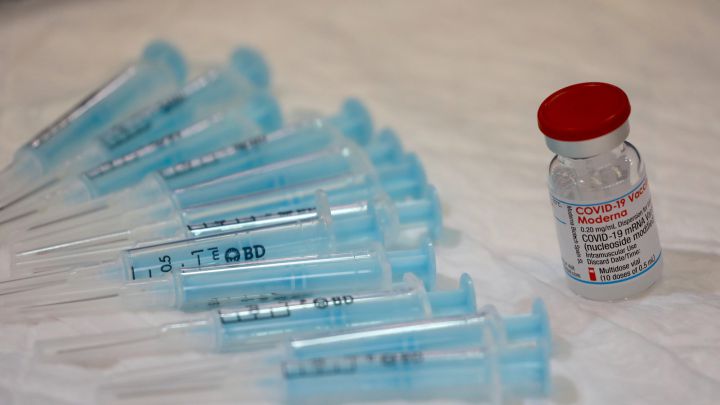 Tres años de cárcel por adulterar vacunas