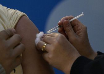 Los efectos secundarios de cada vacuna en porcentajes: Pfizer, Moderna, Janssen y AstraZeneca
