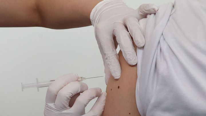 El momento en el que se llega a la mayor protección con las vacunas de Pfizer, Moderna, Janssen y AstraZeneca