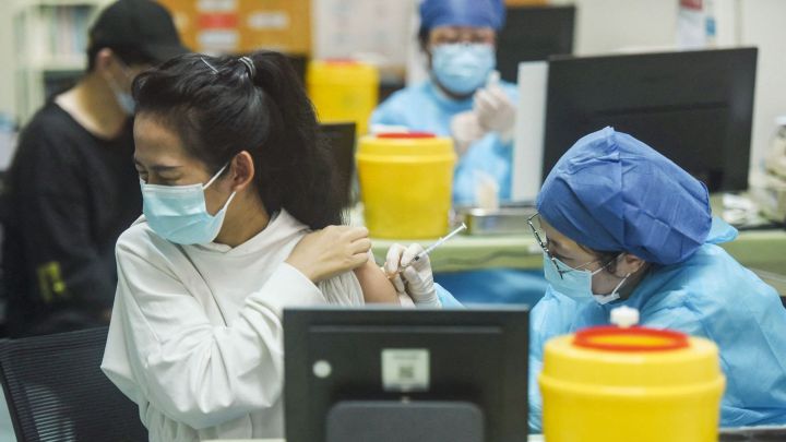 Coronavirus en España en directo: fin de la mascarilla | Cita previa y vacunación en Madrid, Andalucía...