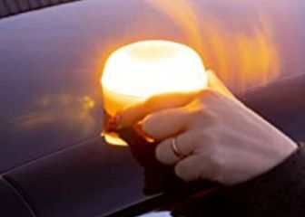 Luz V16 de la DGT: ¿qué tipos hay, cuáles son las diferencias y dónde se pueden comprar?
