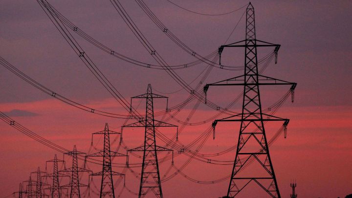 Se dispara la luz: "Ganan dinero por encima de 20 euros y nos cobran 100. ¡Se están forrando!"