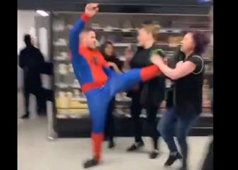 Detienen a un 'Spiderman' por agredir con violencia a una mujer en un supermercado