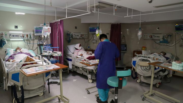 Un nuevo fármaco logra curar al 93% de pacientes con COVID grave: reciben en alta en 5 días
