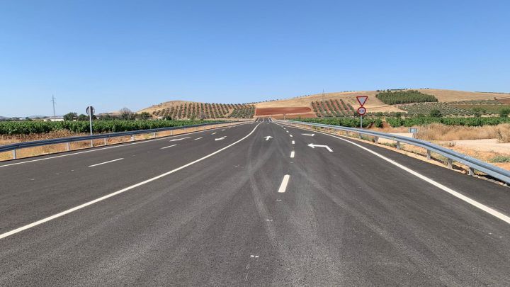 ¿Qué son las ondas de calor y por qué vemos borrosa la carretera en verano?
