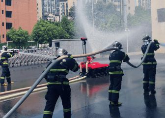 El 'robot bombero' chino que apaga incendios por 100.000 dólares
