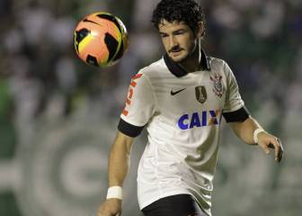 Chelsea complete Pato loan deal