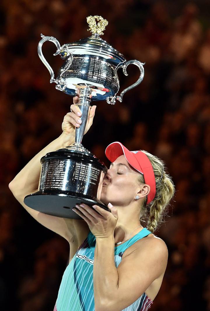 Kerber stuns Williams to take Grand Slam title Down Under
