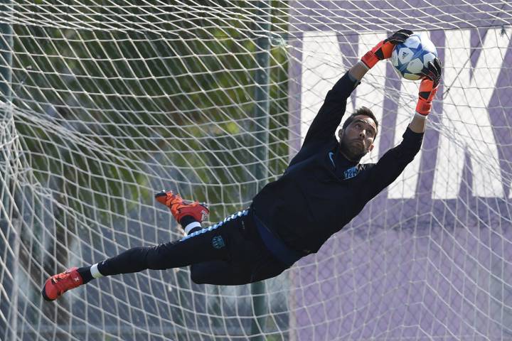Barcelona aware of Guardiola's interest in Claudio Bravo