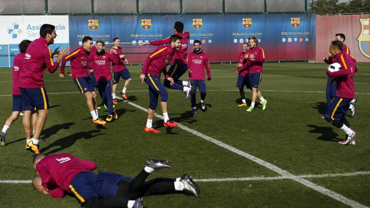 Alves and Mascherano left out of squad to play Valencia
