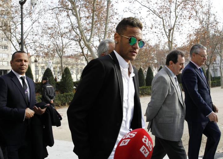 "Tired, sleepy" Neymar has a lot on his mind at the moment