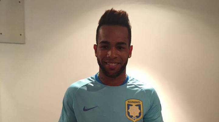 Alex Teixeira goes to Jiangsu Suning for 50 million euros