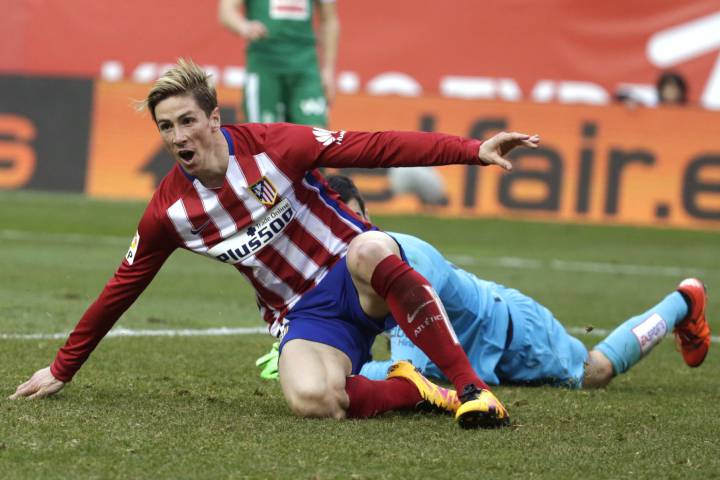 Atlético come back against Eibar as Torres reaches century