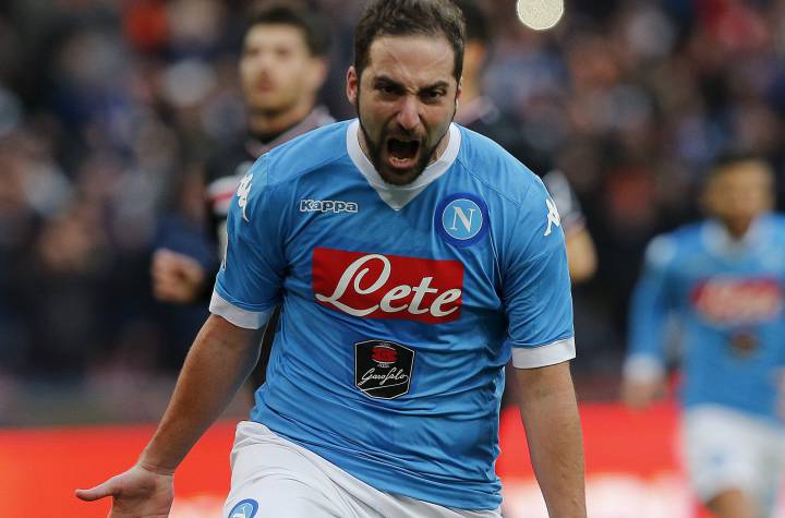 Higuain hits 24th goal as Napoli and Juventus pull away
