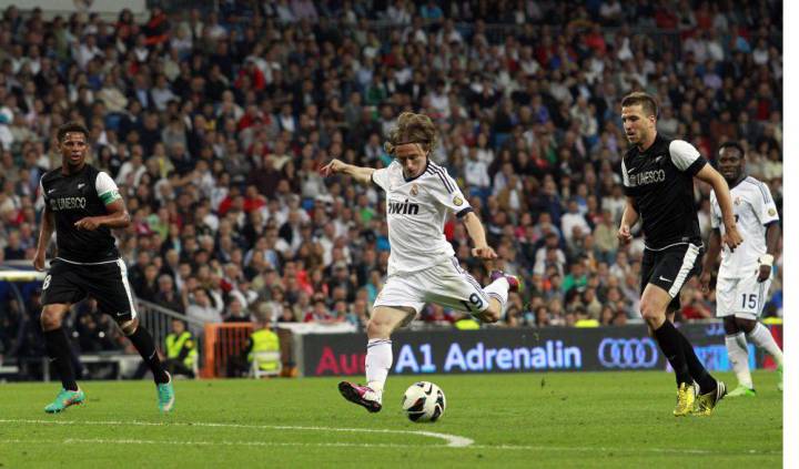 Modric dispara con el Real Madrid