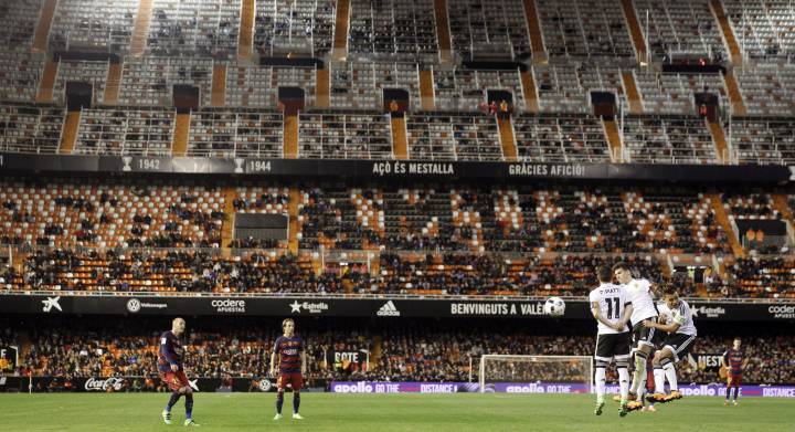 Barça make history at deserted Mestalla