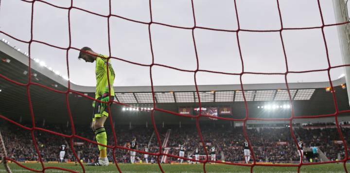 De Gea own goal derails United’s push for the top four