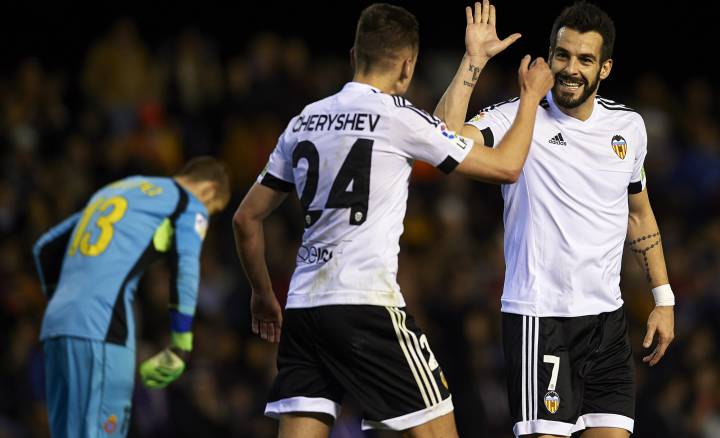 Valencia come from behind to beat Espanyol at Mestalla