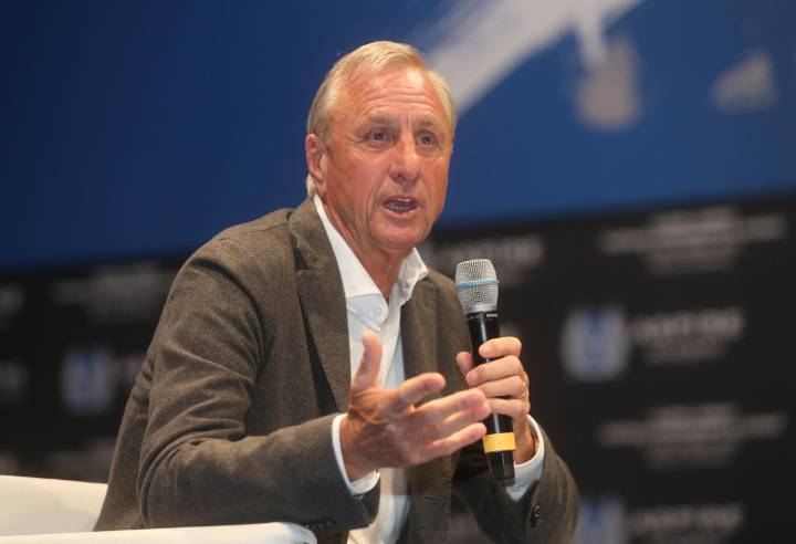 Cruyff "thrilled" by Messi and Suárez's two-man penalty