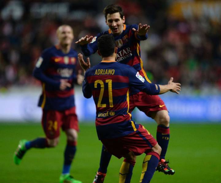 Messi surpasses 300 league goals in Barça win at Gijón