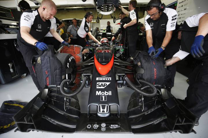 McLaren may go into the first test with their old motor