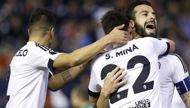 Santi Mina makes sure Neville's birthday has a party