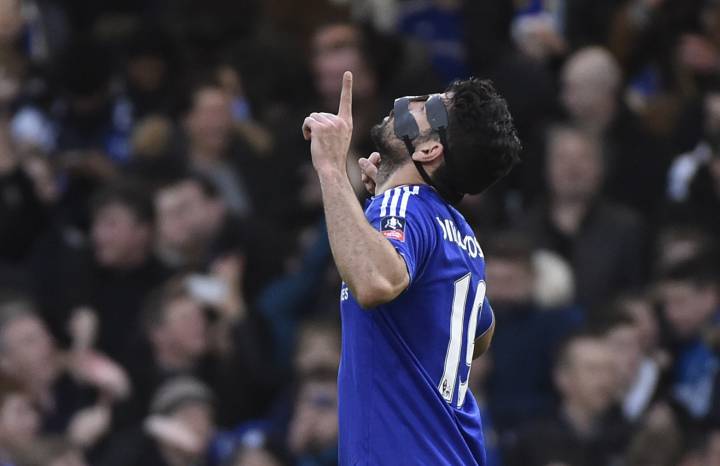 West Ham and Chelsea through as Spurs exit cup