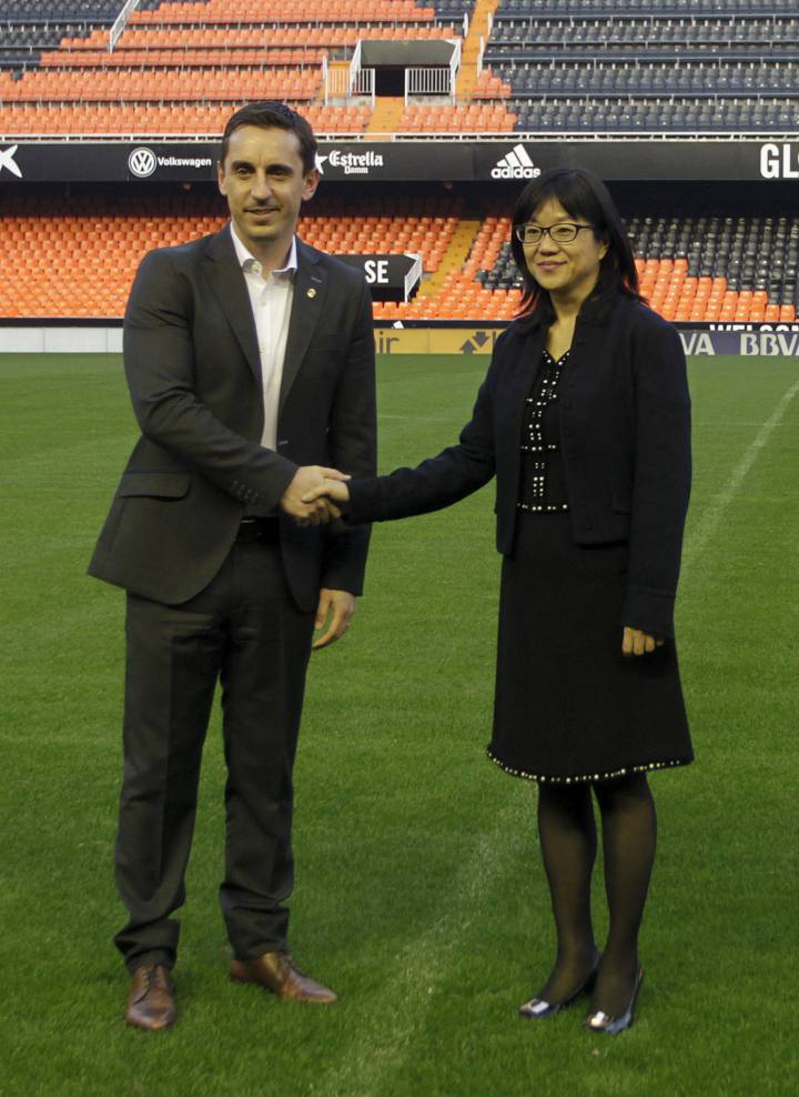 Peter Lim planning to offer Gary Neville contract extension