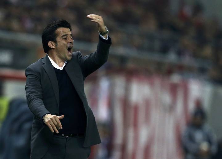 Olympiacos win Greek title with six matches to spare