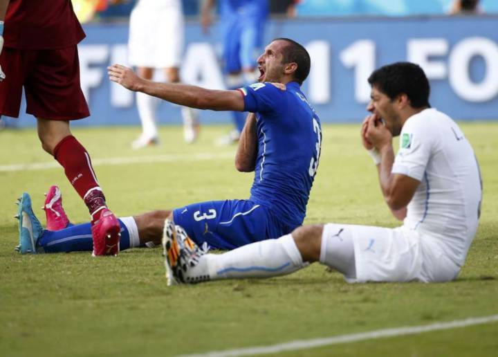 Luis Suárez in the Uruguay list 620 days after biting Chiellini