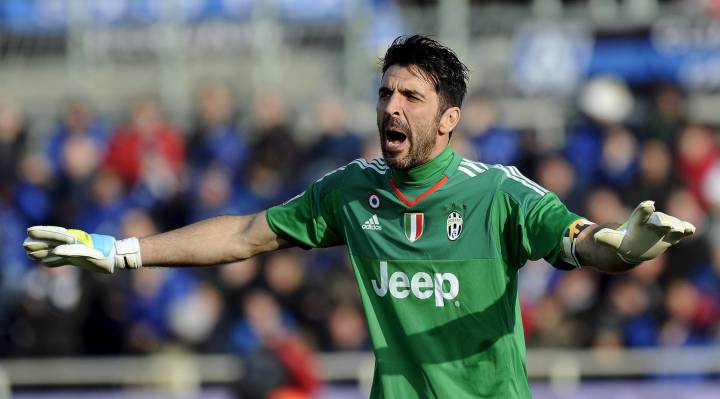 Gianluigi Buffon made a new clean sheet record in the league's three-points-for-a-win era against Atlanta as Juve won 2-0.