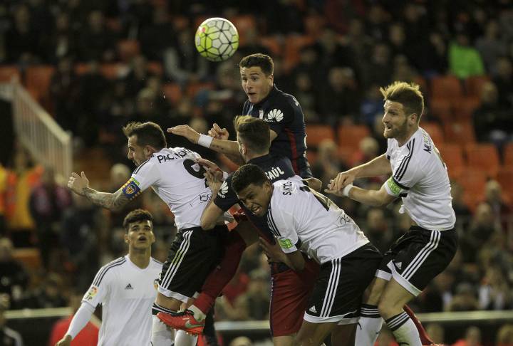 Fireworks in Mestalla but Valencia fall short again
