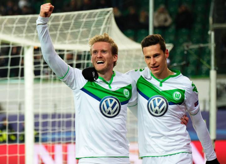 Schuerrle fires Wolfsburg into Champions League last eight