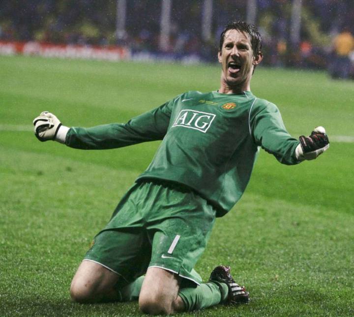 45-year-old Van der Sar set for one-game playing comeback