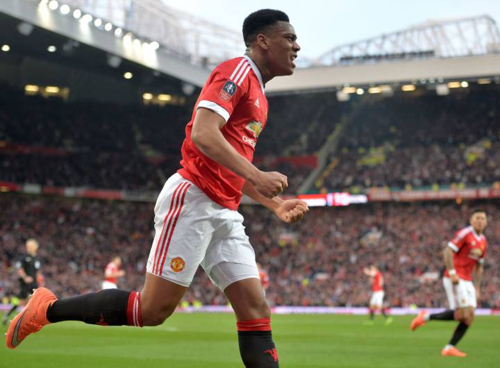 Martial keeps United's hopes alive with late equaliser