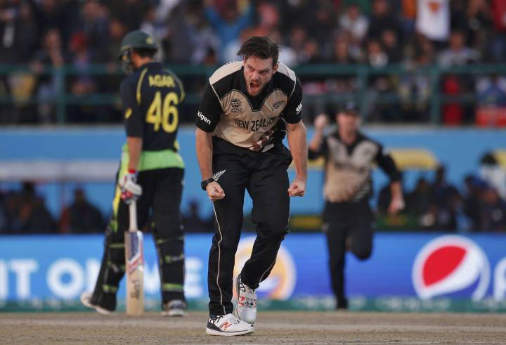 New Zealand defeat Australia in World T20 thriller