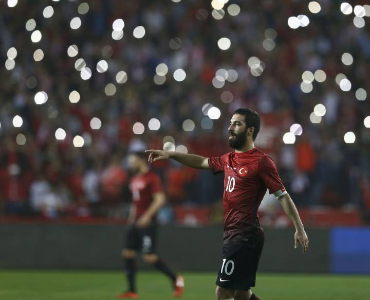 Turan's motivational half-time talk for the Turkish team