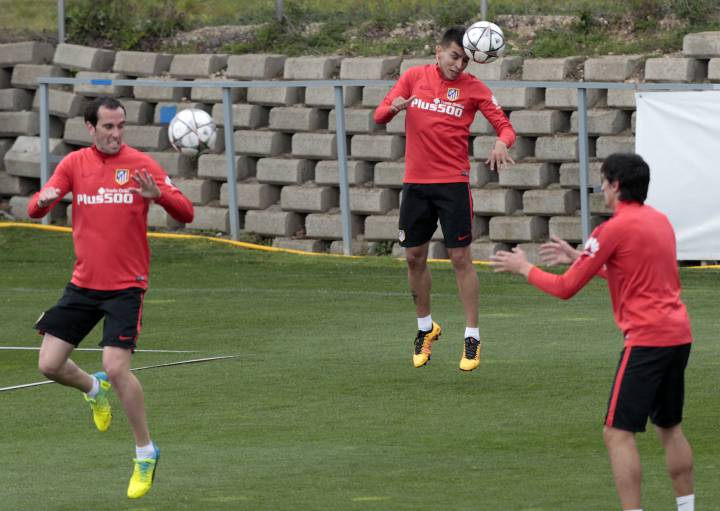 Godín passed fit for Barça clash