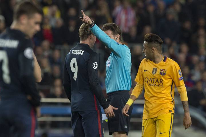 Fernando Torres receives his marching orders from Felix Brych