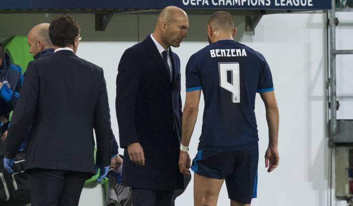 Karim Benzema limped out of Real Madrid - Wolfsburg